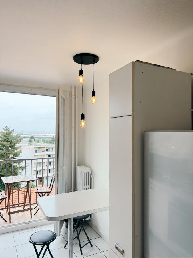 Appartement Spacieux Avec Balcon Saint-Fons Екстер'єр фото
